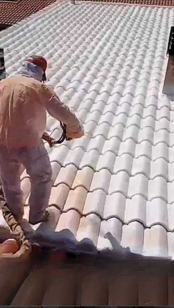 Aislamiento de poliuretano bajo cubierta de teja en vivienda de Layos (Toledo)